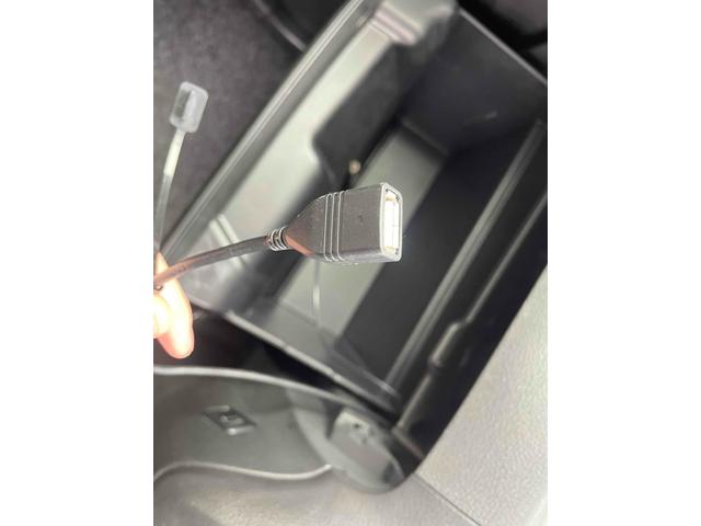 スペーシアカスタムＺ ターボ　バックカメラ　両側スライド・片側電動　ナビ　ＴＶ　オートクルーズコントロール　オートライト　ＨＩＤ　スマートキー　アイドリングストップ　電動格納ミラー　シートヒーター　ベンチシート　ＣＶＴ（25枚目）