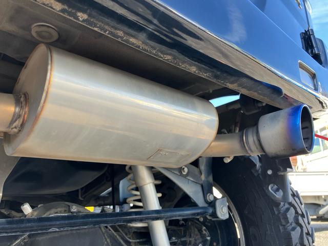 ジムニー クロスアドベンチャー 4WD ターボ リフトUP MTタイヤ タニグチ:FRPバンパー/スキッドプレート/サスペンションキット/サイドステップ マフラー LEDテール 1オーナー禁煙記録簿 ナビ Bカメラ ドラレコ ETC(8枚目)