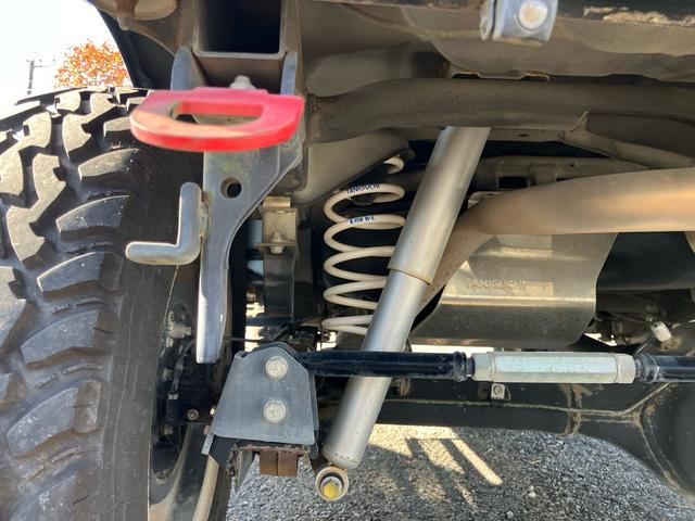 ジムニー クロスアドベンチャー 4WD ターボ リフトUP MTタイヤ タニグチ:FRPバンパー/スキッドプレート/サスペンションキット/サイドステップ マフラー LEDテール 1オーナー禁煙記録簿 ナビ Bカメラ ドラレコ ETC(9枚目)