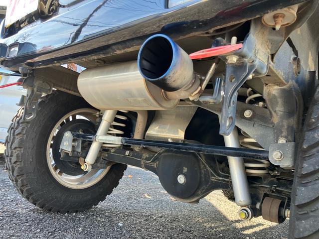 ジムニー クロスアドベンチャー 4WD ターボ リフトUP MTタイヤ タニグチ:FRPバンパー/スキッドプレート/サスペンションキット/サイドステップ マフラー LEDテール 1オーナー禁煙記録簿 ナビ Bカメラ ドラレコ ETC(10枚目)