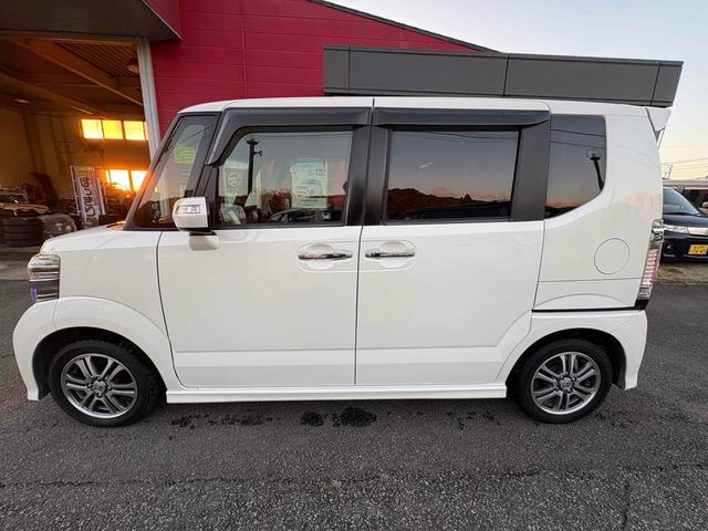 Ｎ－ＢＯＸカスタム Ｇ・Ｌパッケージ　バックカメラ　両側スライド　パワースライド　ＨＩＤ　スマートキー　電動格納ミラー　ベンチシート　ＣＶＴ　盗難防止システム　ＡＢＳ　ＥＳＣ　ＵＳＢ（5枚目）