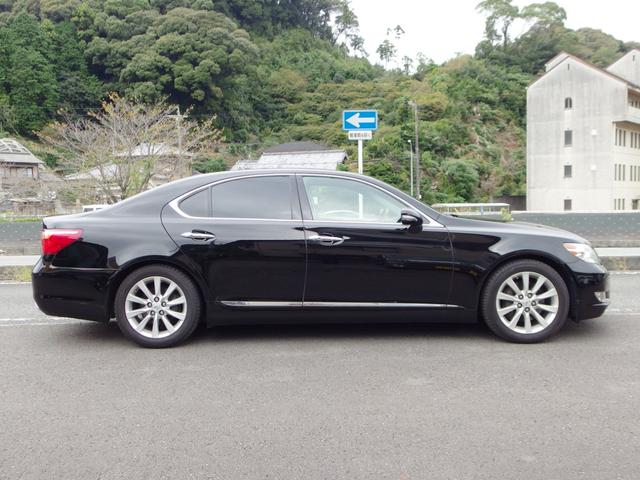 LS LS460 バージョンU Iパッケージ ユーザー買取・禁煙車・サンルーフ・マークレビンソン・マッサージ付きシート・クールBOX・全席電動冷暖付きレザーシート・ステアリングヒーター・純正ナビ・Bカメラ・フルセグTV・アルカンターラルーフ(4枚目)