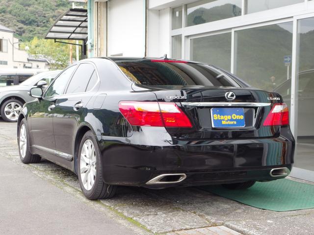 LS LS460 バージョンU Iパッケージ ユーザー買取・禁煙車・サンルーフ・マークレビンソン・マッサージ付きシート・クールBOX・全席電動冷暖付きレザーシート・ステアリングヒーター・純正ナビ・Bカメラ・フルセグTV・アルカンターラルーフ(5枚目)