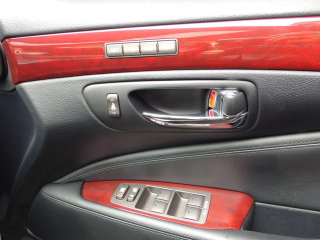 LS LS460 バージョンU Iパッケージ ユーザー買取・禁煙車・サンルーフ・マークレビンソン・マッサージ付きシート・クールBOX・全席電動冷暖付きレザーシート・ステアリングヒーター・純正ナビ・Bカメラ・フルセグTV・アルカンターラルーフ(8枚目)