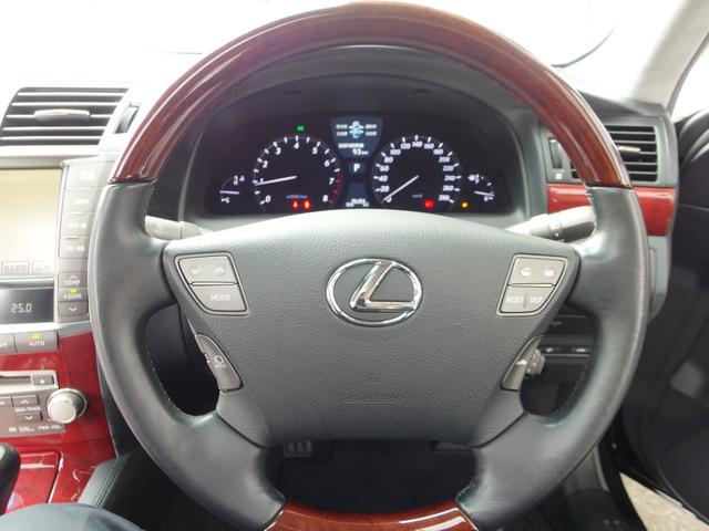LS LS460 バージョンU Iパッケージ ユーザー買取・禁煙車・サンルーフ・マークレビンソン・マッサージ付きシート・クールBOX・全席電動冷暖付きレザーシート・ステアリングヒーター・純正ナビ・Bカメラ・フルセグTV・アルカンターラルーフ(12枚目)