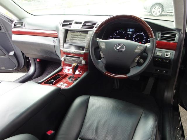 LS LS460 バージョンU Iパッケージ ユーザー買取・禁煙車・サンルーフ・マークレビンソン・マッサージ付きシート・クールBOX・全席電動冷暖付きレザーシート・ステアリングヒーター・純正ナビ・Bカメラ・フルセグTV・アルカンターラルーフ(21枚目)