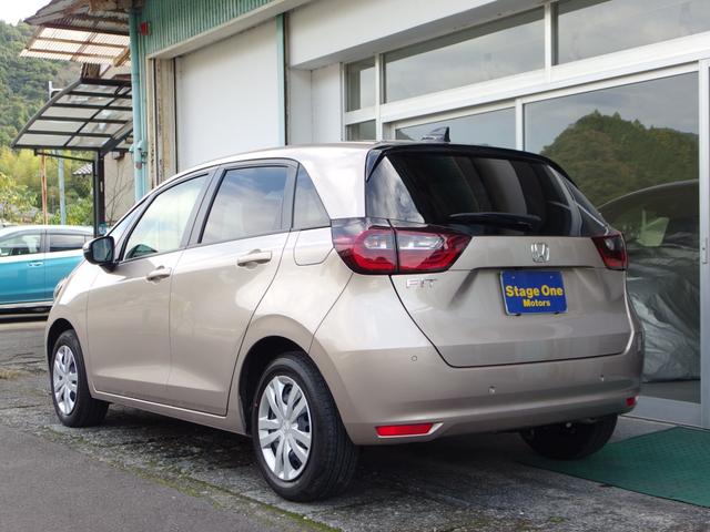フィット ホーム ユーザー買取 禁煙車 外ナビ フルセグ Bカメラ レーダークルーズコントロール ハーフレザーシート LEDライト キーフリー&プッシュスタート(4枚目)