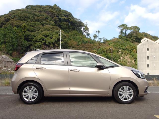 フィット ホーム ユーザー買取 禁煙車 外ナビ フルセグ Bカメラ レーダークルーズコントロール ハーフレザーシート LEDライト キーフリー&プッシュスタート(6枚目)