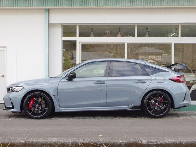 シビック タイプR ワンオーナー&禁煙車! 純正9インチDA・Bカメラ・フルセグTV・ETC2.0・アップルカー・ブレンボブレーキ・Hセンシング・純正19AW(3枚目)