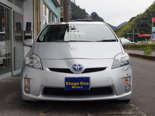 プリウス 　Ｓ　ＬＥＤエディション　ユーザー買取・禁煙車・外足回り・純正ナビ・Ｂカメラ・フルセグＴＶ・コーナーセンサー・ＬＥＤヘッド・ＥＴＣ・ツーリング用ガンメタ塗装１７インチＡＷ（2枚目）