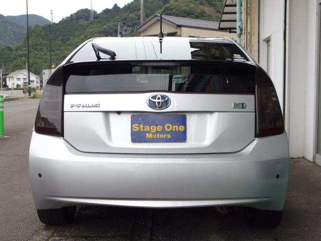 プリウス 　Ｓ　ＬＥＤエディション　ユーザー買取・禁煙車・外足回り・純正ナビ・Ｂカメラ・フルセグＴＶ・コーナーセンサー・ＬＥＤヘッド・ＥＴＣ・ツーリング用ガンメタ塗装１７インチＡＷ（5枚目）