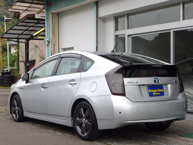 プリウス 　Ｓ　ＬＥＤエディション　ユーザー買取・禁煙車・外足回り・純正ナビ・Ｂカメラ・フルセグＴＶ・コーナーセンサー・ＬＥＤヘッド・ＥＴＣ・ツーリング用ガンメタ塗装１７インチＡＷ（6枚目）