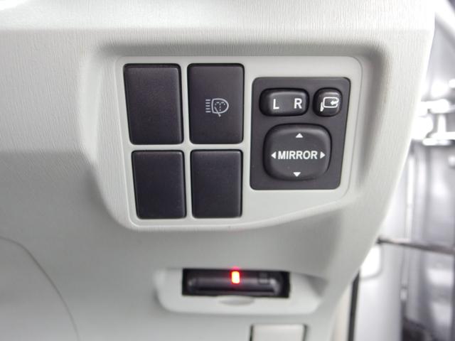 プリウス 　Ｓ　ＬＥＤエディション　ユーザー買取・禁煙車・外足回り・純正ナビ・Ｂカメラ・フルセグＴＶ・コーナーセンサー・ＬＥＤヘッド・ＥＴＣ・ツーリング用ガンメタ塗装１７インチＡＷ（15枚目）