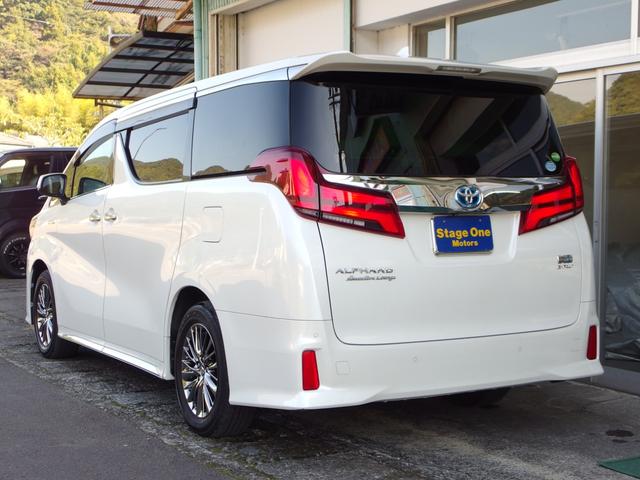 アルファードハイブリッド エグゼクティブラウンジS 1オーナー 禁煙車 ホワイト系冷暖付きレザーシート メーカーナビ JBL リアエンターテイメント デジタルインナーミラー 両側パワスラ パワーバックドア 全方位カメラ 置くだけ充電 外前後ドラレコ(7枚目)