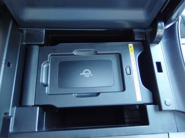 アルファードハイブリッド エグゼクティブラウンジS 1オーナー 禁煙車 ホワイト系冷暖付きレザーシート メーカーナビ JBL リアエンターテイメント デジタルインナーミラー 両側パワスラ パワーバックドア 全方位カメラ 置くだけ充電 外前後ドラレコ(13枚目)