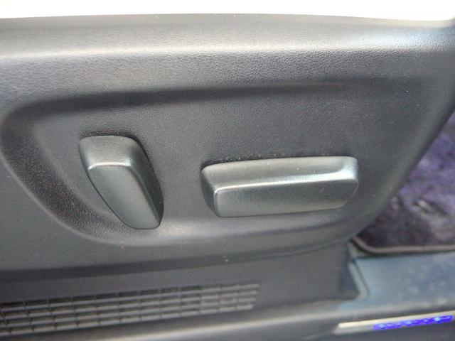 アルファードハイブリッド エグゼクティブラウンジS 1オーナー 禁煙車 ホワイト系冷暖付きレザーシート メーカーナビ JBL リアエンターテイメント デジタルインナーミラー 両側パワスラ パワーバックドア 全方位カメラ 置くだけ充電 外前後ドラレコ(30枚目)