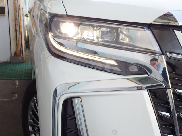 アルファードハイブリッド エグゼクティブラウンジS 1オーナー 禁煙車 ホワイト系冷暖付きレザーシート メーカーナビ JBL リアエンターテイメント デジタルインナーミラー 両側パワスラ パワーバックドア 全方位カメラ 置くだけ充電 外前後ドラレコ(35枚目)