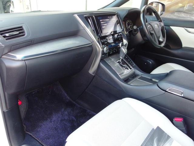 アルファードハイブリッド エグゼクティブラウンジS 1オーナー 禁煙車 ホワイト系冷暖付きレザーシート メーカーナビ JBL リアエンターテイメント デジタルインナーミラー 両側パワスラ パワーバックドア 全方位カメラ 置くだけ充電 外前後ドラレコ(40枚目)