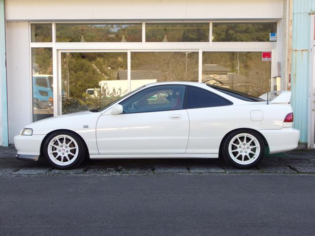 インテグラ タイプＲ　９８スペック　純ＨＩＤライト　純１６ＡＷ　Ｊ’Ｓレーシングマフラー　ＨＫＳ車高調　カーボン調リップスポイラー　前後タワーバー　スプーンドアミラー　タイミングベルト交換済（5枚目）