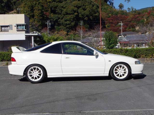 インテグラ タイプＲ　９８スペック　純ＨＩＤライト　純１６ＡＷ　Ｊ’Ｓレーシングマフラー　ＨＫＳ車高調　カーボン調リップスポイラー　前後タワーバー　スプーンドアミラー　タイミングベルト交換済（6枚目）