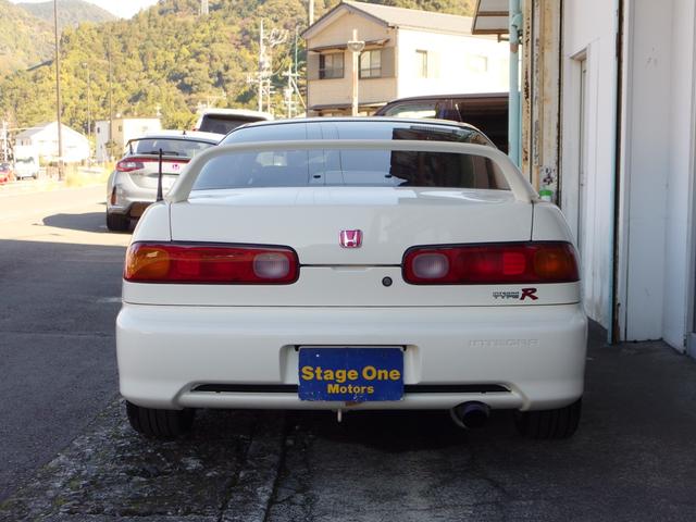 インテグラ タイプＲ　９８スペック　純ＨＩＤライト　純１６ＡＷ　Ｊ’Ｓレーシングマフラー　ＨＫＳ車高調　カーボン調リップスポイラー　前後タワーバー　スプーンドアミラー　タイミングベルト交換済（9枚目）