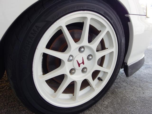 インテグラ タイプＲ　９８スペック　純ＨＩＤライト　純１６ＡＷ　Ｊ’Ｓレーシングマフラー　ＨＫＳ車高調　カーボン調リップスポイラー　前後タワーバー　スプーンドアミラー　タイミングベルト交換済（23枚目）