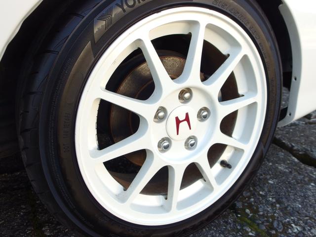 インテグラ タイプＲ　９８スペック　純ＨＩＤライト　純１６ＡＷ　Ｊ’Ｓレーシングマフラー　ＨＫＳ車高調　カーボン調リップスポイラー　前後タワーバー　スプーンドアミラー　タイミングベルト交換済（24枚目）