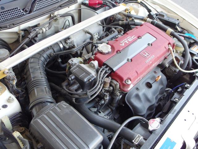 インテグラ タイプＲ　９８スペック　純ＨＩＤライト　純１６ＡＷ　Ｊ’Ｓレーシングマフラー　ＨＫＳ車高調　カーボン調リップスポイラー　前後タワーバー　スプーンドアミラー　タイミングベルト交換済（35枚目）