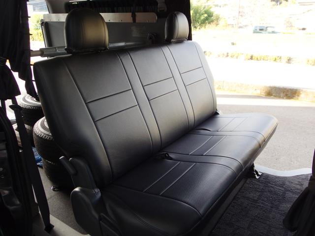 ハイエースバン ロングスーパーGLマルチロールトランスポータタイプII MRT専用荷室フロア ローダウン 外15インチアルミ ベットキット 皮調シートカバー 外ナビ Bカメラ フルセグ ETC 2列目モニター 室内灯LED 純パーツ社内積み ユーザー買取 禁煙(4枚目)