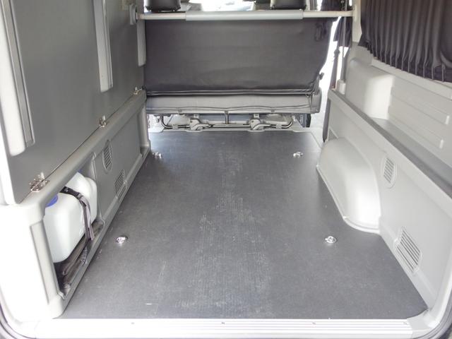 ハイエースバン ロングスーパーGLマルチロールトランスポータタイプII MRT専用荷室フロア ローダウン 外15インチアルミ ベットキット 皮調シートカバー 外ナビ Bカメラ フルセグ ETC 2列目モニター 室内灯LED 純パーツ社内積み ユーザー買取 禁煙(6枚目)