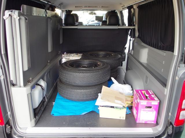 ハイエースバン ロングスーパーGLマルチロールトランスポータタイプII MRT専用荷室フロア ローダウン 外15インチアルミ ベットキット 皮調シートカバー 外ナビ Bカメラ フルセグ ETC 2列目モニター 室内灯LED 純パーツ社内積み ユーザー買取 禁煙(9枚目)
