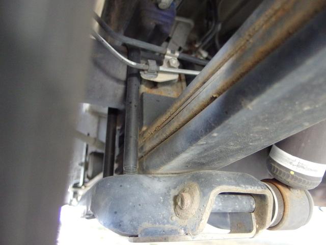 ハイエースバン ロングスーパーGLマルチロールトランスポータタイプII MRT専用荷室フロア ローダウン 外15インチアルミ ベットキット 皮調シートカバー 外ナビ Bカメラ フルセグ ETC 2列目モニター 室内灯LED 純パーツ社内積み ユーザー買取 禁煙(21枚目)