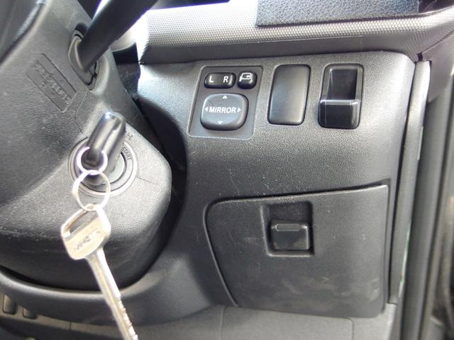 ハイエースバン ロングスーパーGLマルチロールトランスポータタイプII MRT専用荷室フロア ローダウン 外15インチアルミ ベットキット 皮調シートカバー 外ナビ Bカメラ フルセグ ETC 2列目モニター 室内灯LED 純パーツ社内積み ユーザー買取 禁煙(26枚目)