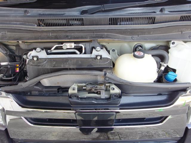 ハイエースバン スーパーＧＬ　ダークプライムＩＩ　４ＷＤ　ディーゼルターボ　ワンオーナー　ユーザー買取　外ナビ　フルセグ　Ｂカメラ　キーフリー＆プッシュスタート　ＬＥＤライト　ＥＴＣ　純１６ＡＷ　ウッドコンビハンドル　両側パワースライドドア（27枚目）