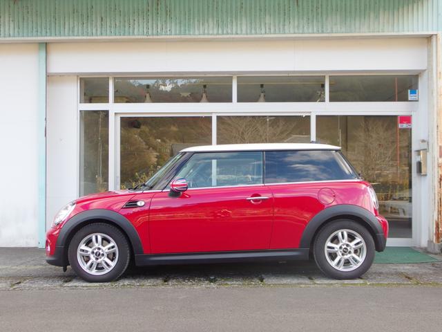 ＭＩＮＩ クーパー　１オーナー　ユーザー買取　禁煙車　外ナビ　ＤＴＶ　純１５ＡＷ　ＨＩＤヘッドライト　キーフリー（4枚目）