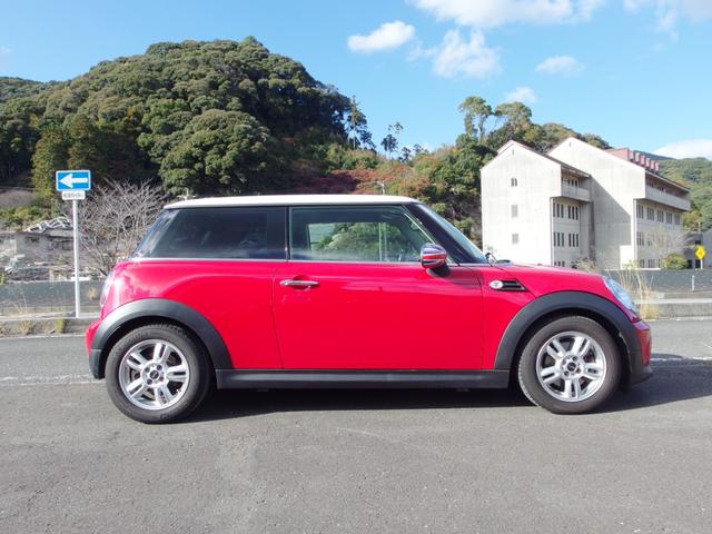 ＭＩＮＩ クーパー　１オーナー　ユーザー買取　禁煙車　外ナビ　ＤＴＶ　純１５ＡＷ　ＨＩＤヘッドライト　キーフリー（5枚目）