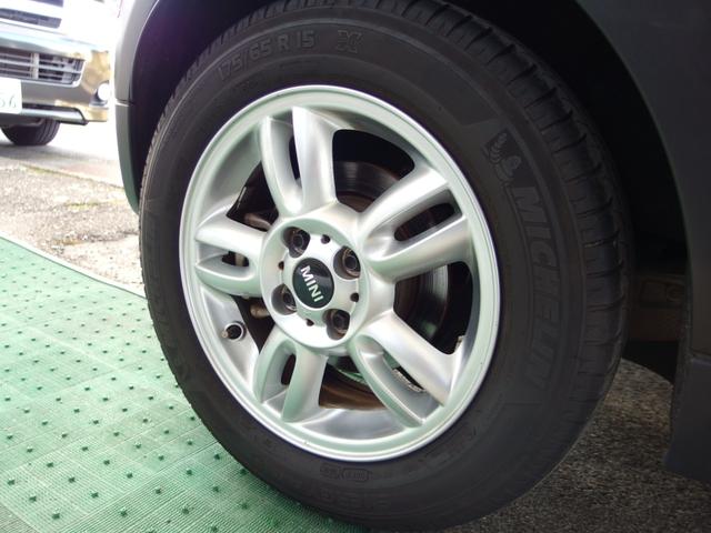 ＭＩＮＩ クーパー　１オーナー　ユーザー買取　禁煙車　外ナビ　ＤＴＶ　純１５ＡＷ　ＨＩＤヘッドライト　キーフリー（8枚目）