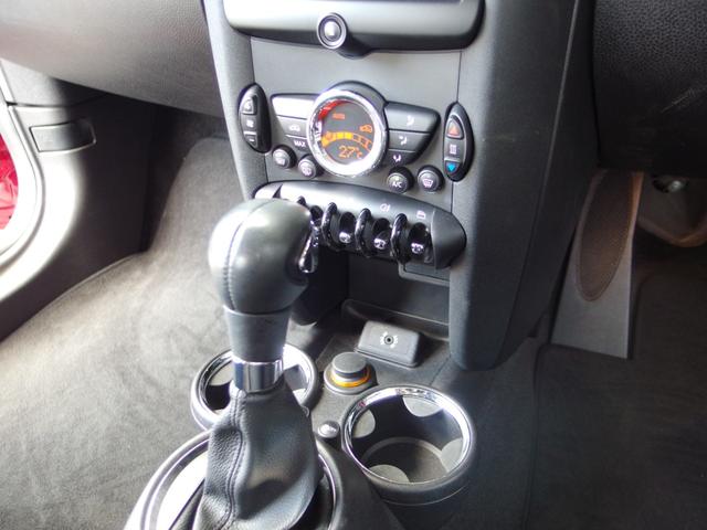 ＭＩＮＩ クーパー　１オーナー　ユーザー買取　禁煙車　外ナビ　ＤＴＶ　純１５ＡＷ　ＨＩＤヘッドライト　キーフリー（17枚目）