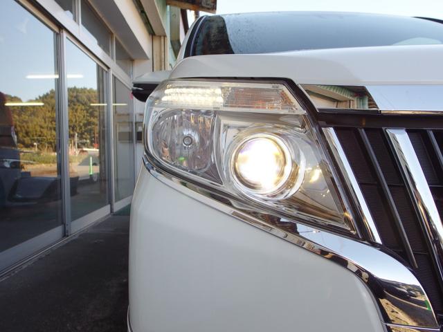 エスクァイア Ｇｉ　ユーザー買取・禁煙車・ワンオーナー・純エアロ・純フリップダウンモニター・クルコン・レーダーブレーキ・ＥＴＣ・ヒーター付き黒レザーシート・ＬＫＡ・純ワイドナビ・Ｂカメラ・フルセグＴＶ・両側パワスラ（6枚目）