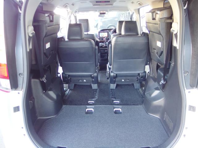 エスクァイア Ｇｉ　ユーザー買取・禁煙車・ワンオーナー・純エアロ・純フリップダウンモニター・クルコン・レーダーブレーキ・ＥＴＣ・ヒーター付き黒レザーシート・ＬＫＡ・純ワイドナビ・Ｂカメラ・フルセグＴＶ・両側パワスラ（9枚目）