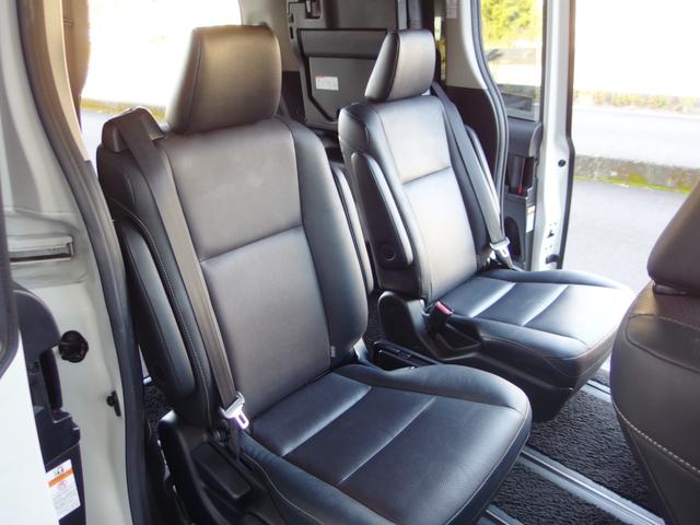 エスクァイア Ｇｉ　ユーザー買取・禁煙車・ワンオーナー・純エアロ・純フリップダウンモニター・クルコン・レーダーブレーキ・ＥＴＣ・ヒーター付き黒レザーシート・ＬＫＡ・純ワイドナビ・Ｂカメラ・フルセグＴＶ・両側パワスラ（10枚目）