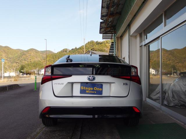 プリウス Aツーリングセレクション マイナー後モデル メーカー縦型ナビ フルセグ Bカメラ ETC2.0 ヒーター付き電動レザーシート レーダークルーズ・ブレーキ キーフリープッシュスタート 外18インチAW 禁煙車(12枚目)