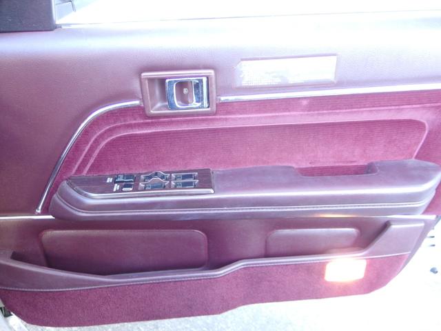 クレスタ スーパールーセント　ローダウン　外マフラー　スピードスター１５インチアルミ＆引張タイヤ　内装一部チンチラ貼り（8枚目）