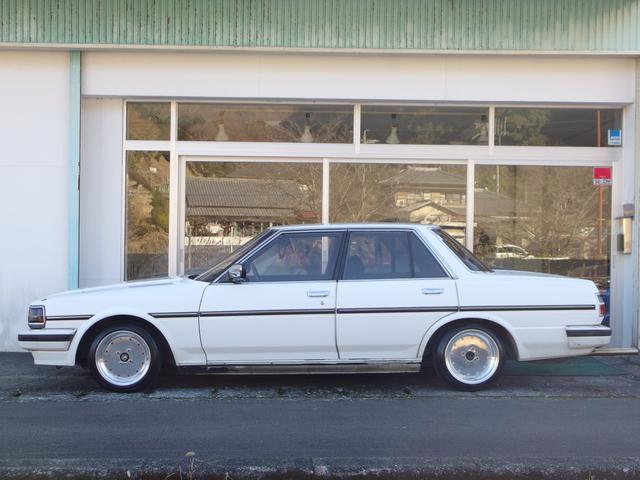 クレスタ スーパールーセント　ローダウン　外マフラー　スピードスター１５インチアルミ＆引張タイヤ　内装一部チンチラ貼り（10枚目）