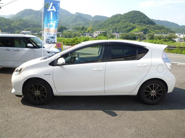 アクア Ｇ　地デジナビ　ＴＶ　ＤＶＤ　ＣＤ　スマートキー２個　電動ミラー　ハイブリッド車　オートエアコン　パワステ　アルミホイール　走行中ＴＶキット（8枚目）