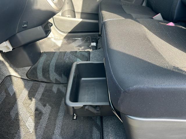 ステラ カスタム　ＲＳ　ターボ　ナビ・バックカメラ　１年保証付　ナビ半キャン　イモビライザー　助手席エアバック　運転席エアバック　地デジフルセグ　パワーウィンドウ　パワーステアリング　キーフリー　ターボエンジン　ＥＴＣ（42枚目）