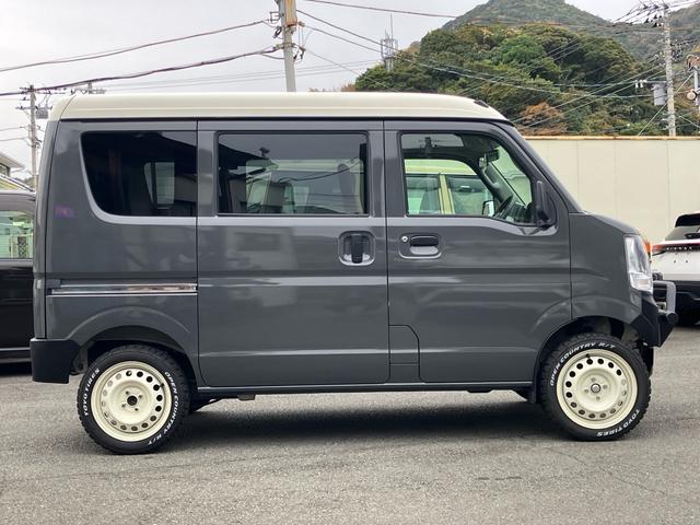 エブリイ PAリミテッド 5速マニュアル リフトUP 15インチ+オープンカントリーR/Tホワイトレター ディスプレイオーディオ バックカメラ ブラックバンパー バンパーガード(5枚目)