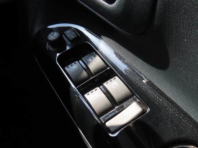 ムーヴキャンバス ＧブラックインテリアリミテッドＳＡＩＩＩ　ワンオーナー・禁煙車・ナビ・ＥＴＣ　横滑り防止機能　パワーウィンド　サイドエアバック　インテリキー　ＰＳ　両側自動ドア　フルセグテレビ　ＬＥＤランプ　キーレスエントリー　ワンオーナー車　エアバック（15枚目）