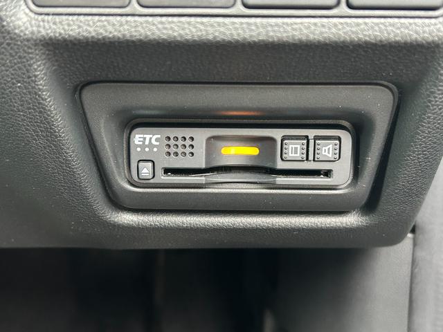 ステップワゴンスパーダ スパーダホンダセンシング　禁煙車・ワンオーナー・デカナビ・ＥＴＣ　助手席エアバッグ　ワンオーナ－　Ｗパワスラ　リアオートエアコン　地デジ　サイドエアバッグ　ＬＥＤライト　横滑り防止システム　オートエアコン　リアカメラ　ＵＳＢ（7枚目）