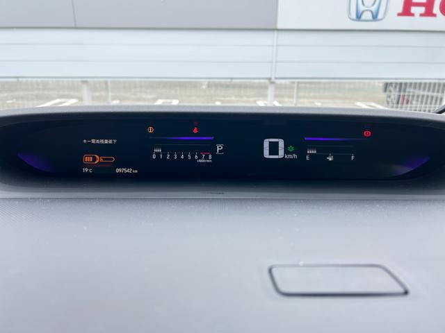 ステップワゴンスパーダ スパーダホンダセンシング　禁煙車・ワンオーナー・デカナビ・ＥＴＣ　助手席エアバッグ　ワンオーナ－　Ｗパワスラ　リアオートエアコン　地デジ　サイドエアバッグ　ＬＥＤライト　横滑り防止システム　オートエアコン　リアカメラ　ＵＳＢ（16枚目）